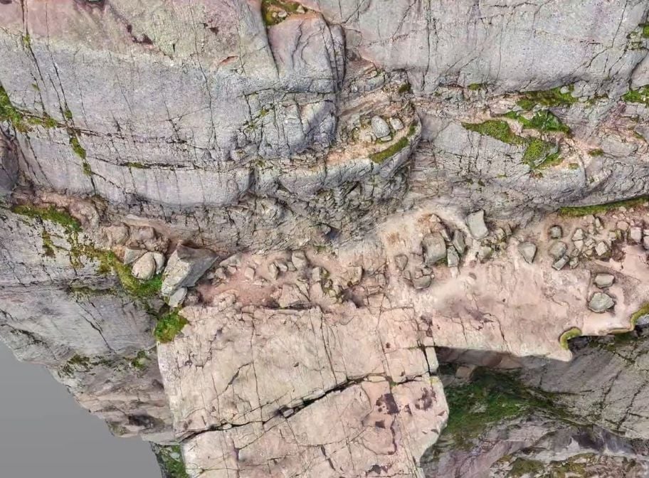 Refraction reflection land seismic