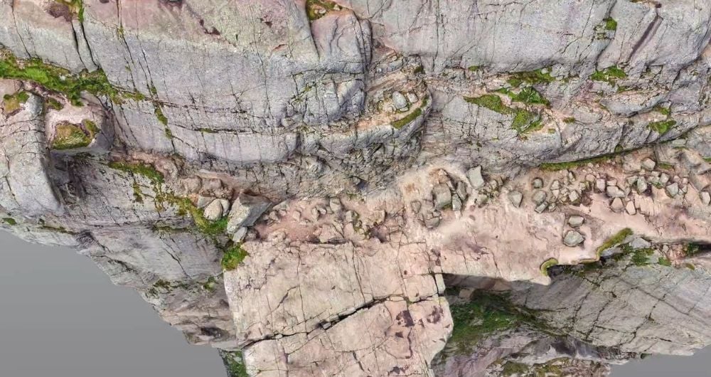 Refraction reflection land seismi